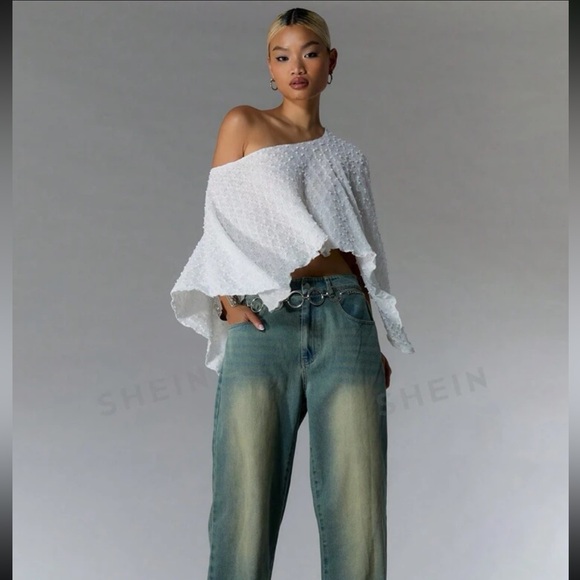 Off the shoulder white texture top - Picture 2 of 4